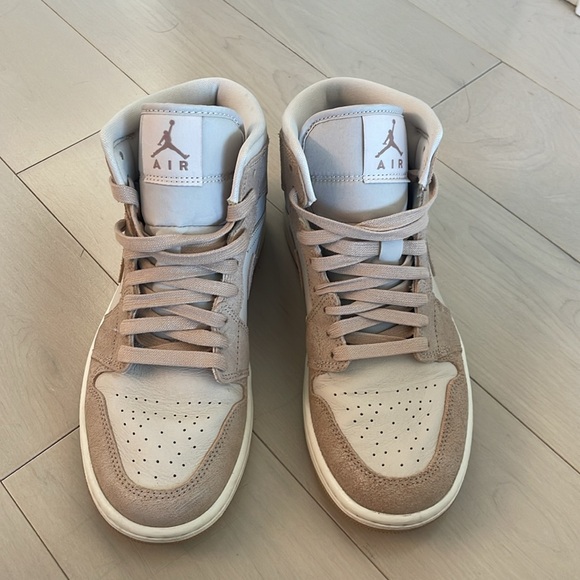 Jordan 1 Mid - Neutral - Picture 2 of 5
